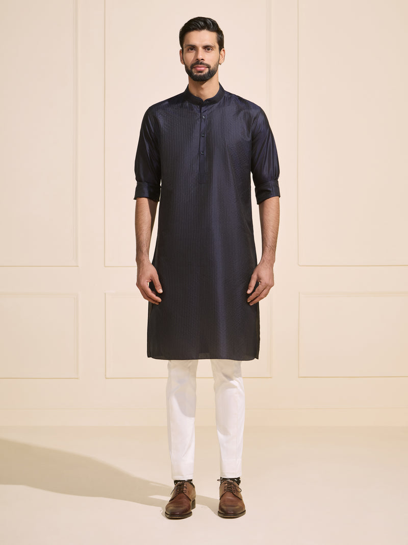 SLEEK NIGHTFALL: BLACK KURTA OF MINIMAL ELEGANCE
