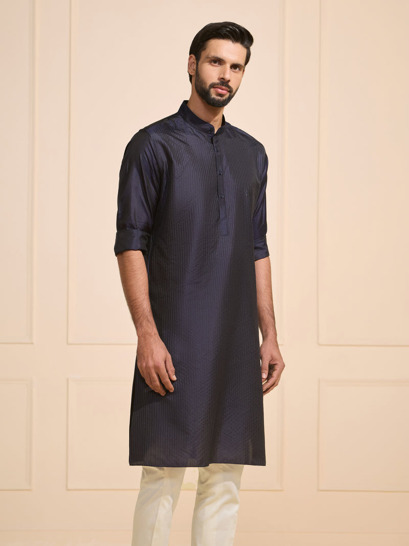 SLEEK NIGHTFALL: BLACK KURTA OF MINIMAL ELEGANCE
