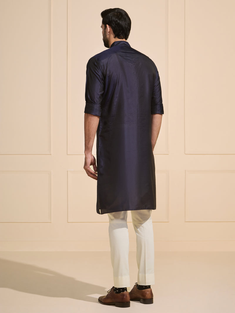 SLEEK NIGHTFALL: BLACK KURTA OF MINIMAL ELEGANCE