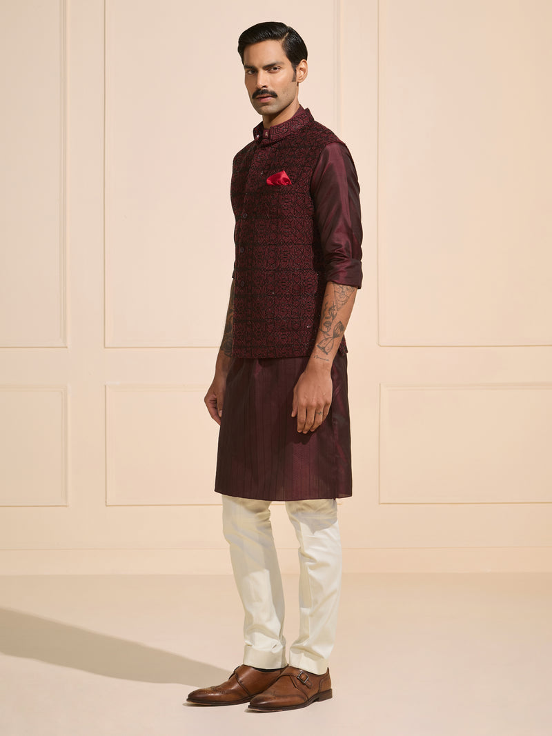 WINE MYSTIQUE GRANDEUR: A DAZZLING WAISTCOAT