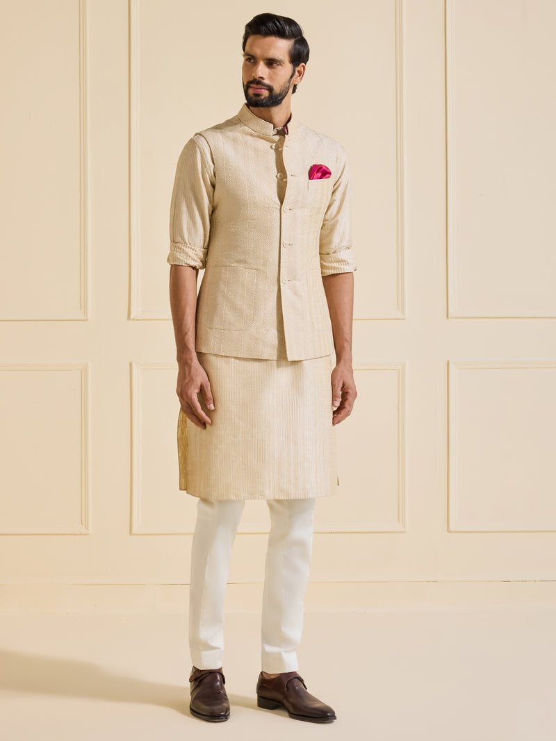 REFINED ELEGANCE: THE RADIANT SHINE WAISTCOAT