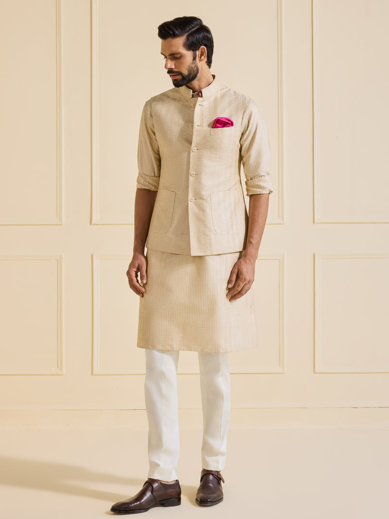 REFINED ELEGANCE: THE RADIANT SHINE WAISTCOAT