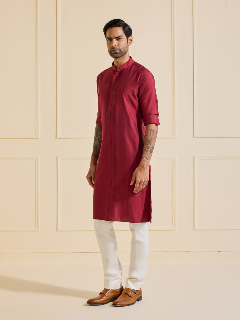 THE DISCERNING MAROON MAJESTY KURTA