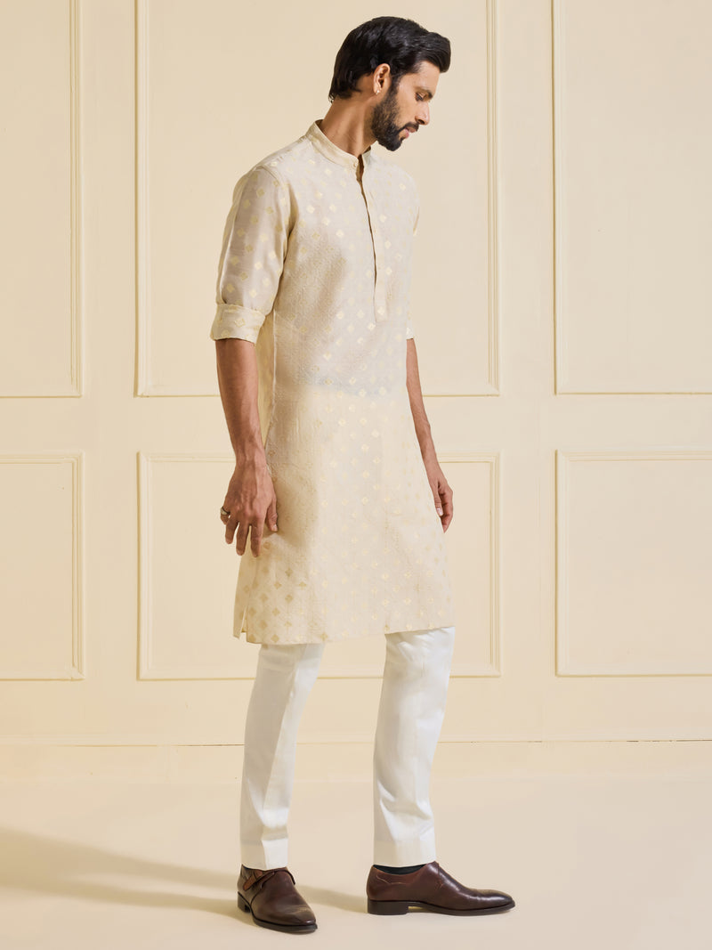 THE SERENE CHIC CHARM KURTA